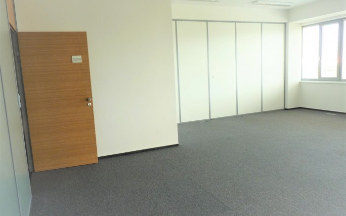 Voľné kancelárske priestory na prenájom - 33,5 m2.
